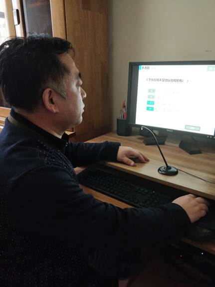 说明: E:\2020\2020年2月份教学工作(疫情期间在家完成)\线上教学剪影系列活动\高有才教学剪影\直播授课1.jpg